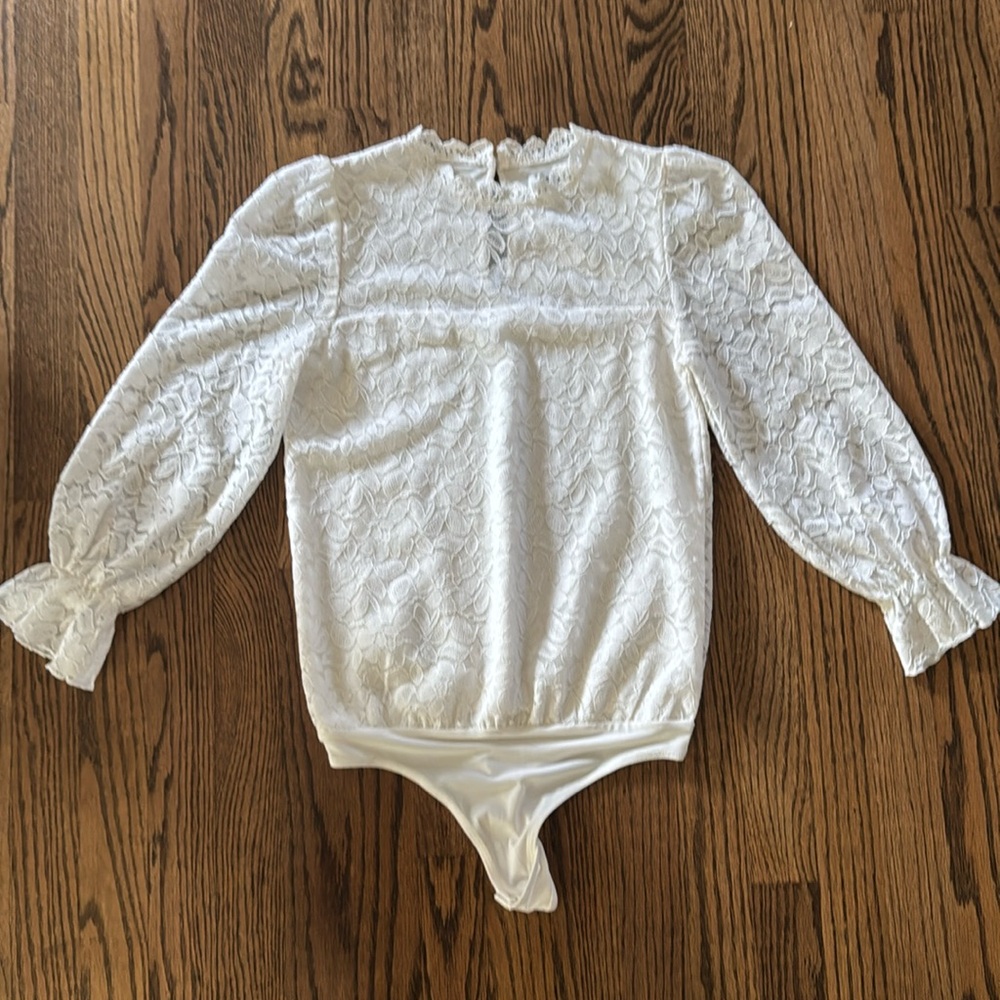 Express Lace White Stand-Up Collar Puff Sleeve Bodysuit, size xxs